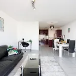 Maria Yourhosthelper Appartement