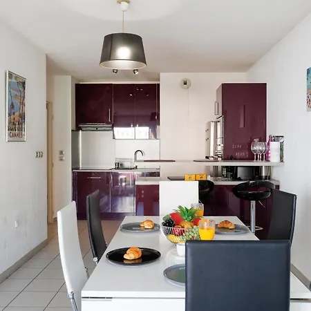 Maria Yourhosthelper