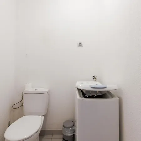 Maria Yourhosthelper *